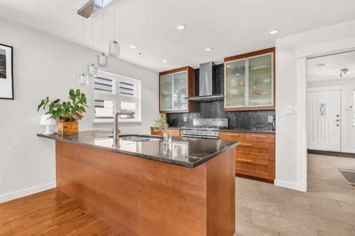 Photo 5 at 517 Atlantic Street, Strathcona, Vancouver East