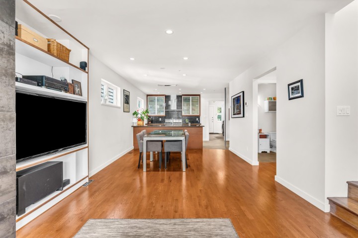 Photo 10 at 517 Atlantic Street, Strathcona, Vancouver East