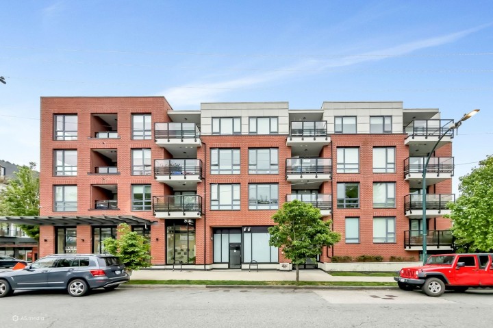 Photo 3 at 506 - 2477 Carolina Street, Mount Pleasant VE, Vancouver East