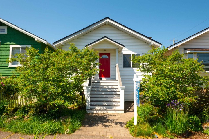 Photo 1 at 4961 St. Catherines Street, Fraser VE, Vancouver East