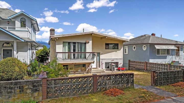 Photo 1 at 2593 E 25th Avenue, Renfrew Heights, Vancouver East