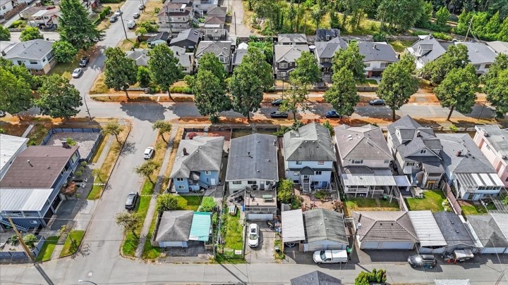 Photo 8 at 2593 E 25th Avenue, Renfrew Heights, Vancouver East