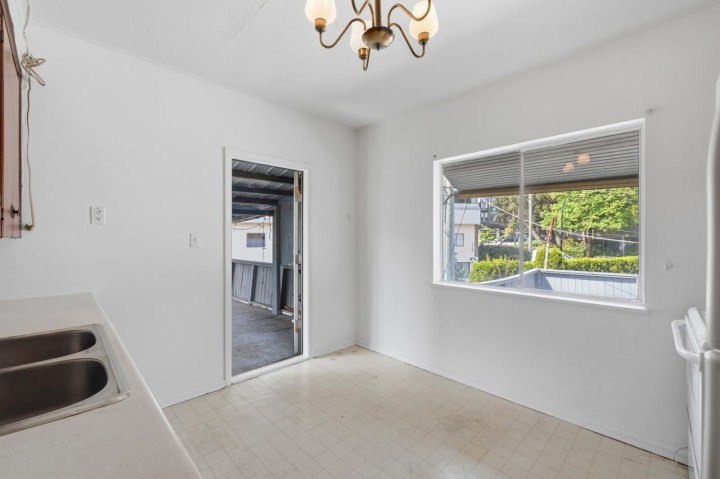 Photo 8 at 1016 E 18th Avenue, Fraser VE, Vancouver East