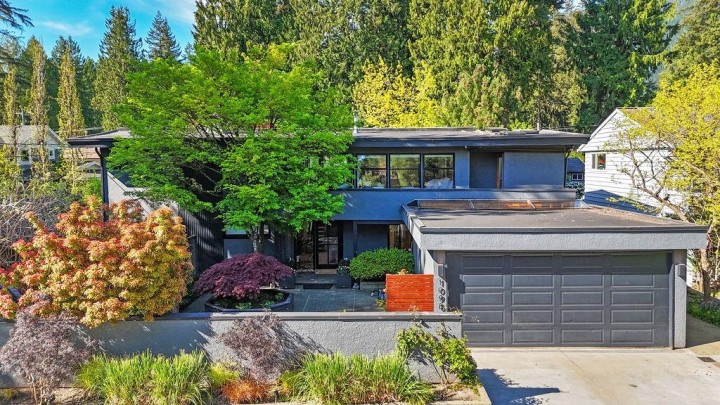 Photo 1 at 1098 Linnae Avenue, Canyon Heights NV, North Vancouver
