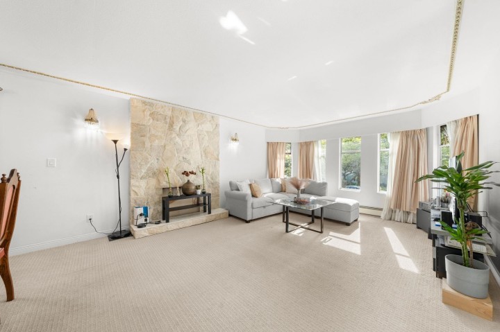 Photo 3 at 6070 Lanark Street, Knight, Vancouver East
