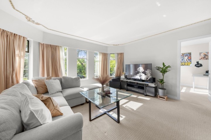 Photo 4 at 6070 Lanark Street, Knight, Vancouver East