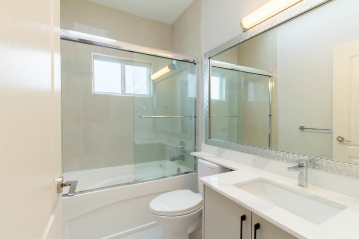 Photo 12 at 392 E 63rd Avenue, South Vancouver, Vancouver East