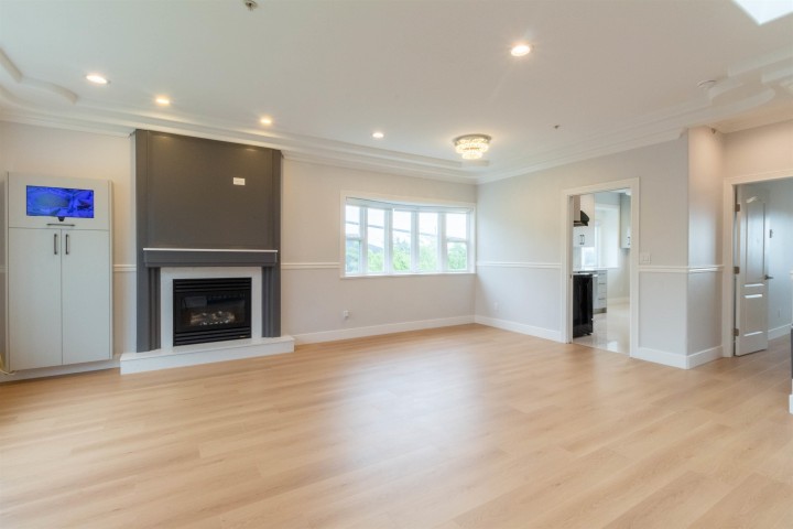 Photo 3 at 392 E 63rd Avenue, South Vancouver, Vancouver East