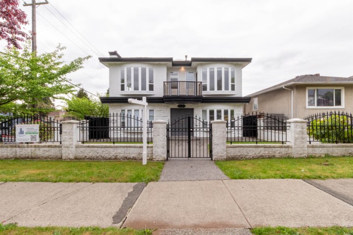 Photo 1 at 392 E 63rd Avenue, South Vancouver, Vancouver East