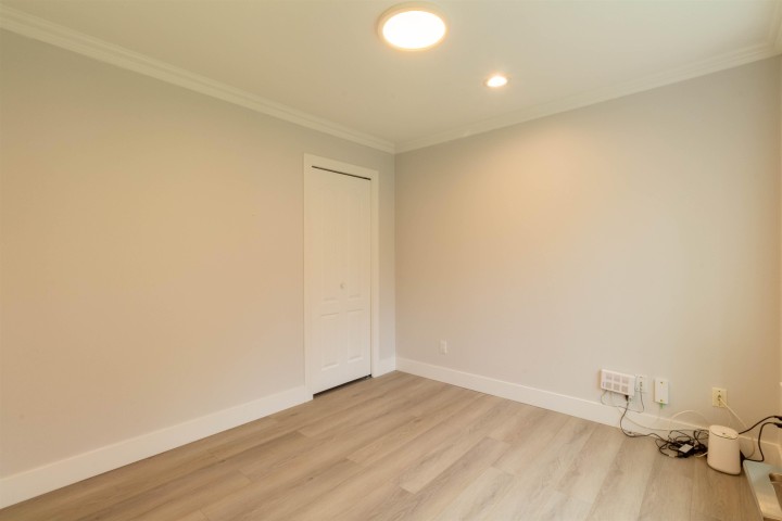 Photo 10 at 392 E 63rd Avenue, South Vancouver, Vancouver East
