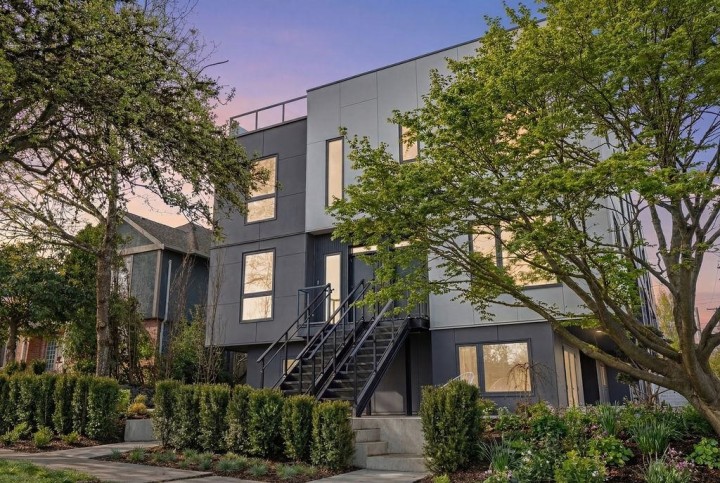 Photo 1 at 692 W 29th Avenue, Cambie, Vancouver West