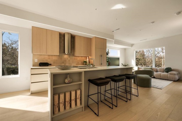 Photo 9 at 692 W 29th Avenue, Cambie, Vancouver West
