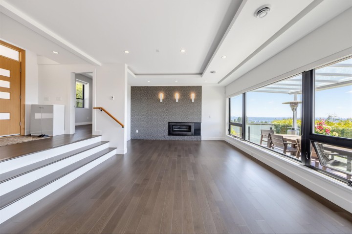 Photo 2 at 383 Newdale Court, Upper Delbrook, North Vancouver