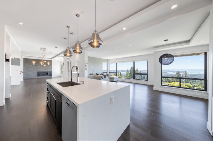 Photo 3 at 383 Newdale Court, Upper Delbrook, North Vancouver