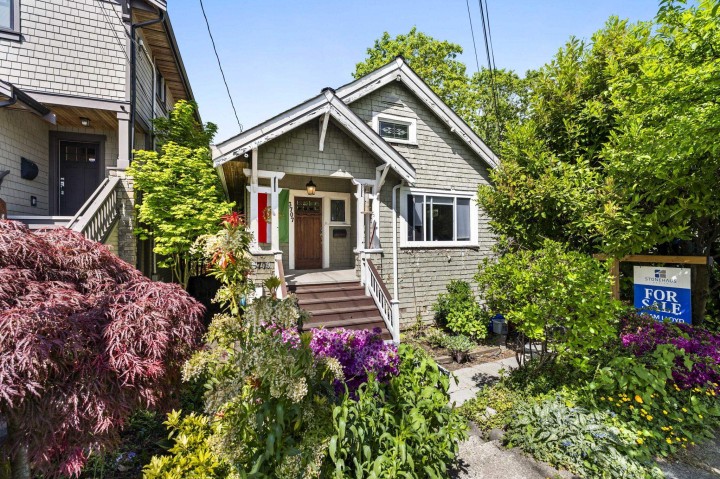 Photo 1 at 3707 Inverness Street, Knight, Vancouver East