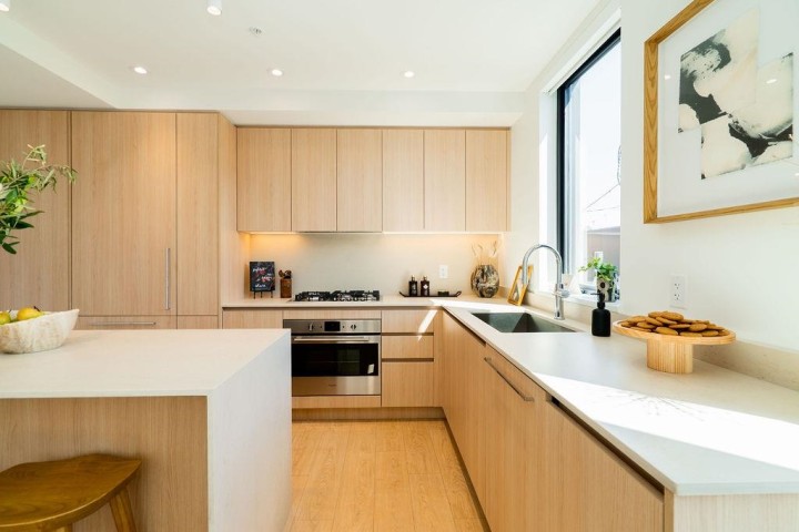 Photo 3 at 222 - 2820 Nanaimo Street, Renfrew Heights, Vancouver East