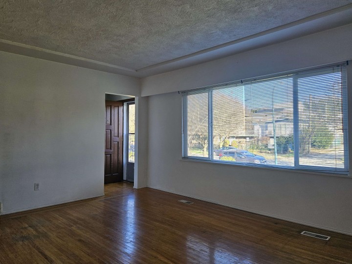 Photo 6 at 543 Rupert Street, Renfrew VE, Vancouver East