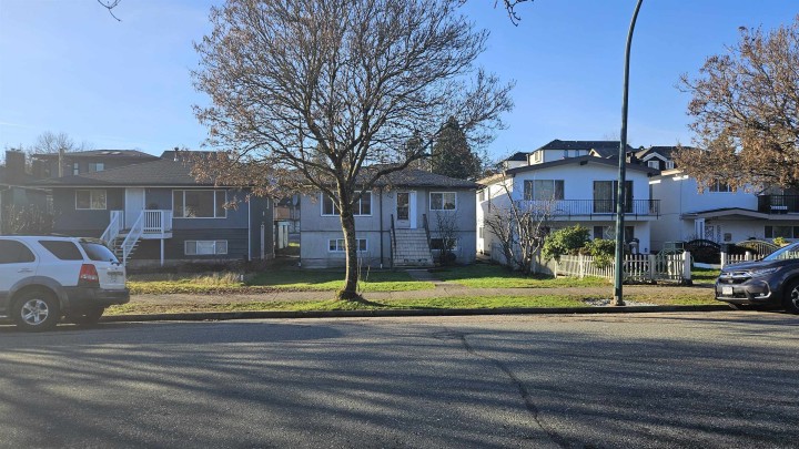 Photo 3 at 543 Rupert Street, Renfrew VE, Vancouver East