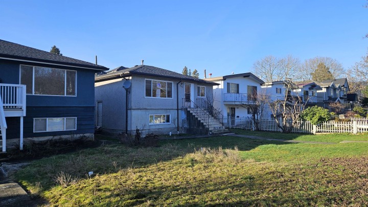 Photo 5 at 543 Rupert Street, Renfrew VE, Vancouver East