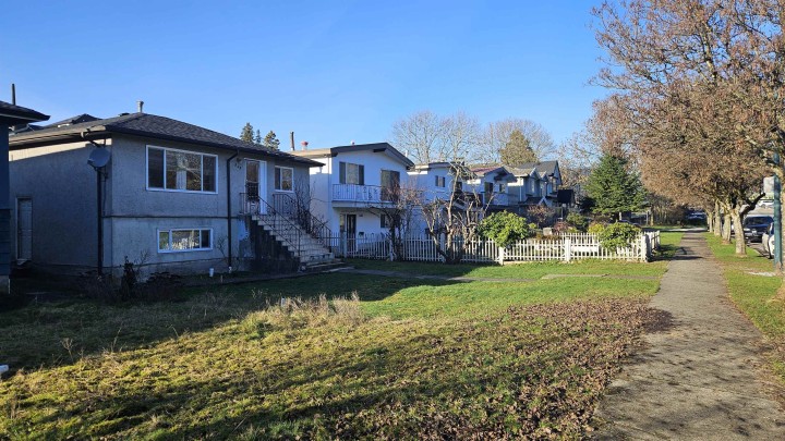 Photo 4 at 543 Rupert Street, Renfrew VE, Vancouver East