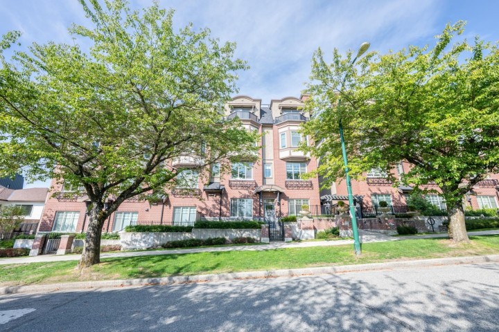 Photo 2 at 7529 Yukon Street, Marpole, Vancouver West