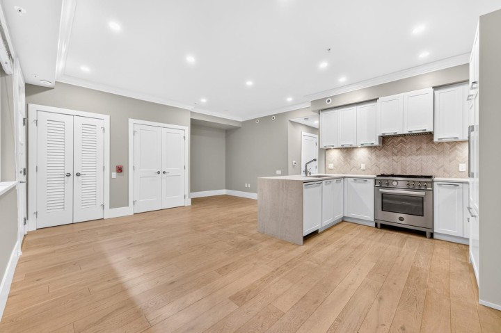 Photo 12 at 7529 Yukon Street, Marpole, Vancouver West