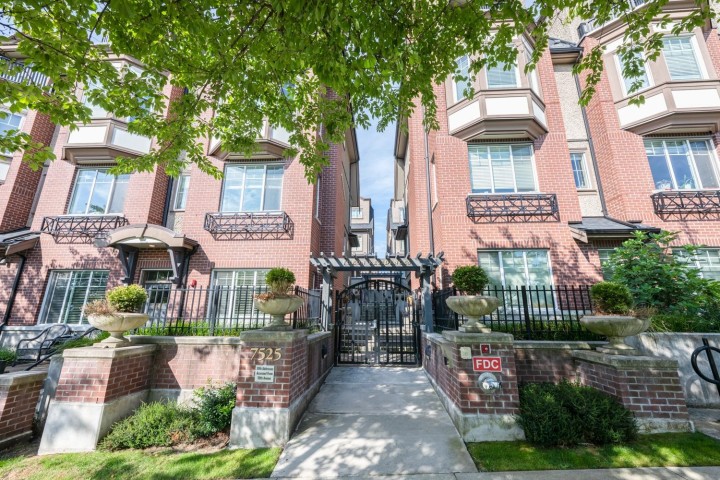 Photo 3 at 7529 Yukon Street, Marpole, Vancouver West