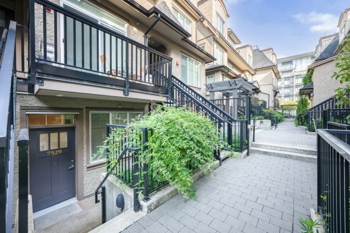 Photo 5 at 7529 Yukon Street, Marpole, Vancouver West