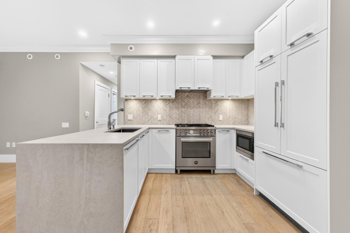 Photo 9 at 7529 Yukon Street, Marpole, Vancouver West