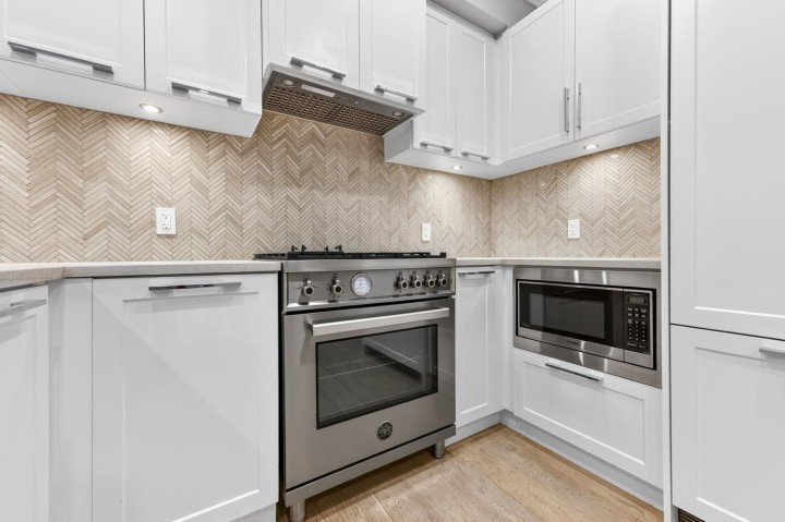 Photo 11 at 7529 Yukon Street, Marpole, Vancouver West