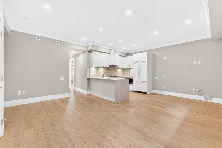 Photo 8 at 7529 Yukon Street, Marpole, Vancouver West