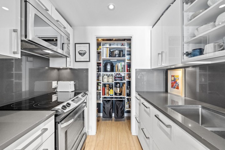Photo 10 at 703 - 983 E Hastings Street, Strathcona, Vancouver East
