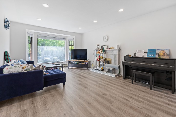 Photo 3 at 189 W 46th Avenue, Oakridge VW, Vancouver West