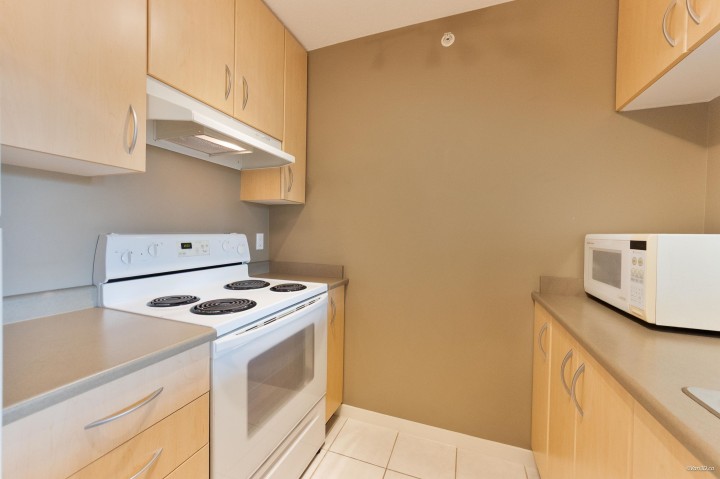 Photo 3 at 312 - 3663 Crowley Drive, Collingwood VE, Vancouver East