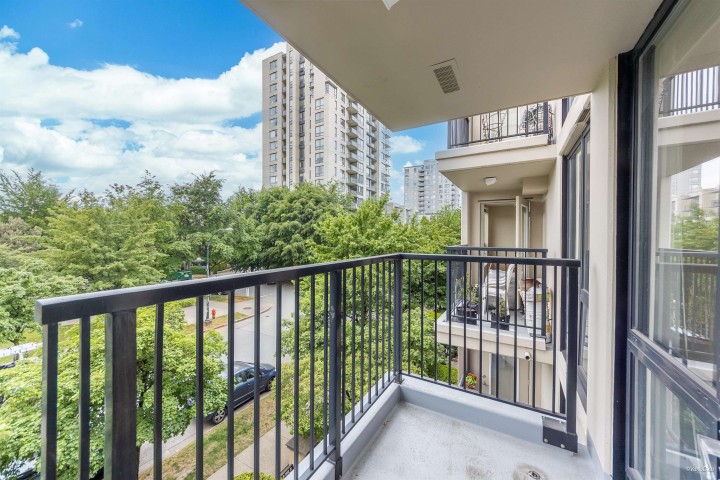 Photo 21 at 312 - 3663 Crowley Drive, Collingwood VE, Vancouver East