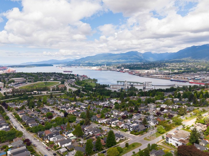 Photo 3 at 1 - 3645 Dundas Street, Hastings Sunrise, Vancouver East