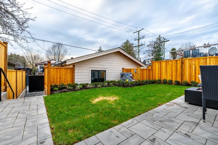Photo 6 at 2 - 5355 Inverness Street, Knight, Vancouver East