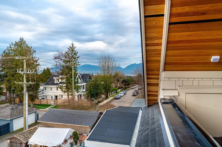 Photo 7 at 2 - 5355 Inverness Street, Knight, Vancouver East