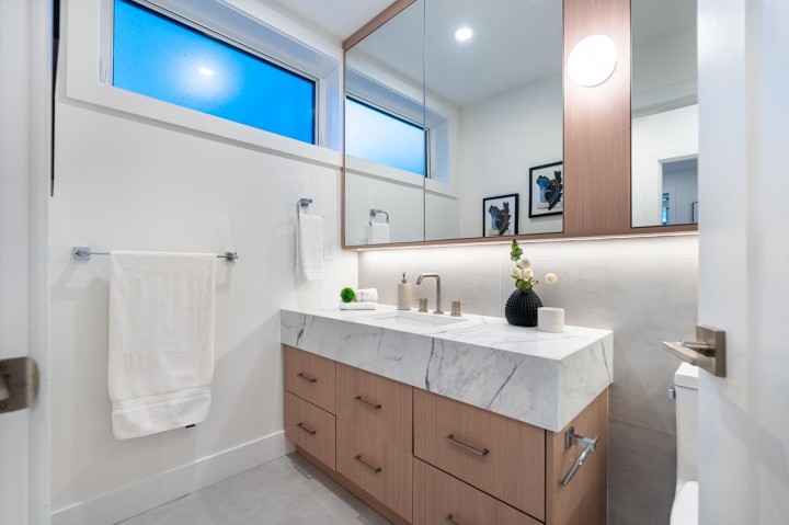 Photo 11 at 2 - 5355 Inverness Street, Knight, Vancouver East