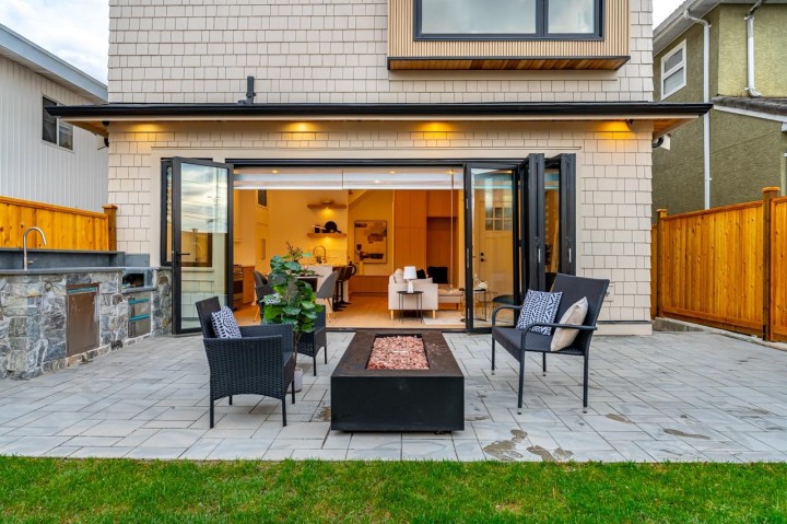 Photo 4 at 2 - 5355 Inverness Street, Knight, Vancouver East