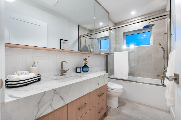 Photo 8 at 2 - 5355 Inverness Street, Knight, Vancouver East
