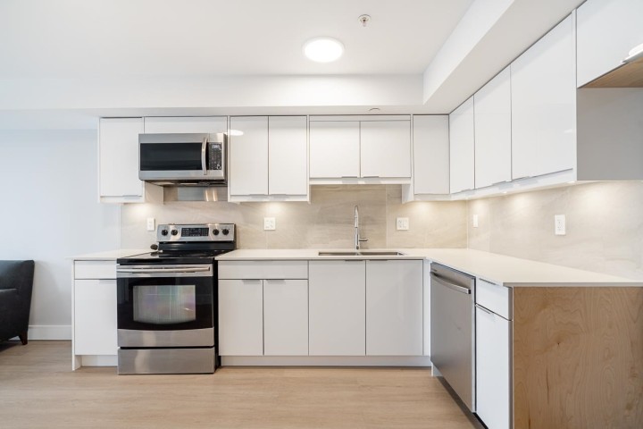 Photo 15 at 206 - 3050 Kingsway, Collingwood VE, Vancouver East