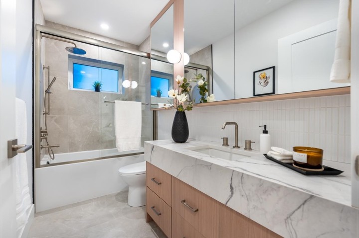 Photo 5 at 1 - 5355 Inverness Street, Knight, Vancouver East