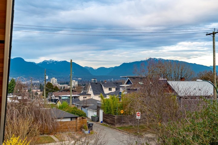 Photo 4 at 1 - 5355 Inverness Street, Knight, Vancouver East