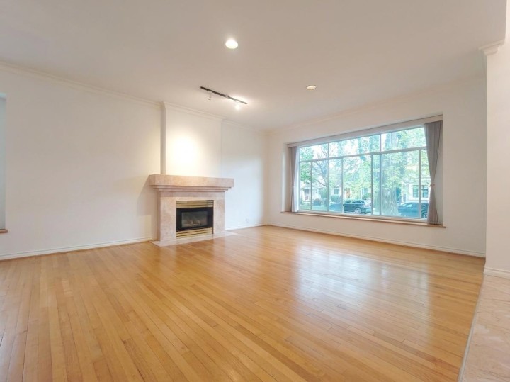 Photo 4 at 123 E 45th Avenue, Main, Vancouver East