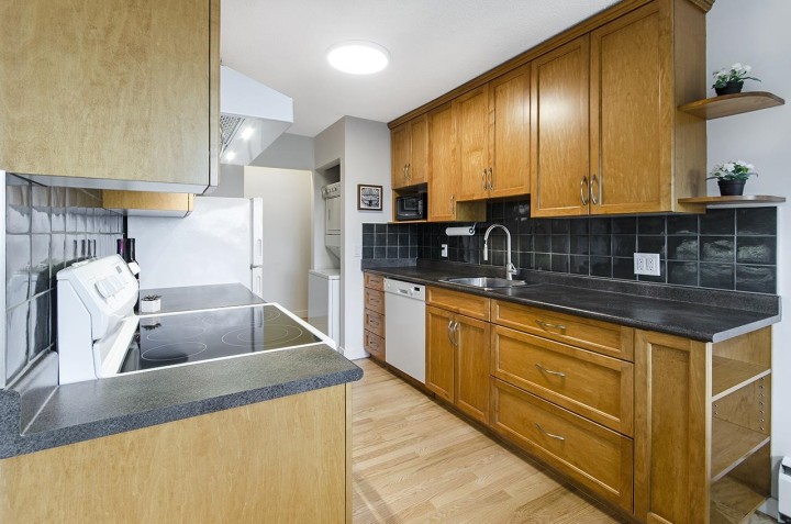 Photo 10 at 303 - 1610 Chesterfield Avenue, Central Lonsdale, North Vancouver