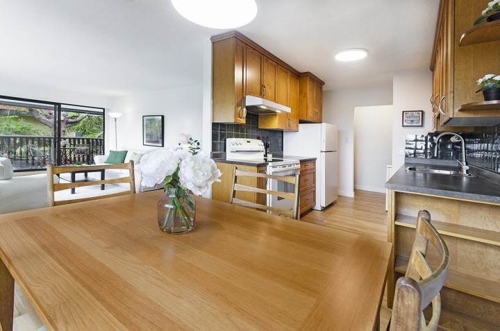 Photo 8 at 303 - 1610 Chesterfield Avenue, Central Lonsdale, North Vancouver
