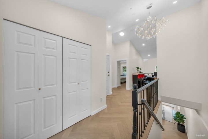 Photo 26 at 3460 Amberly Place, Champlain Heights, Vancouver East