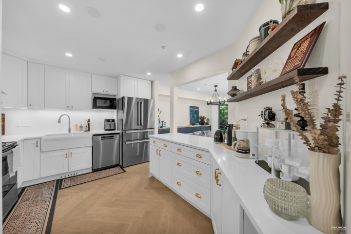 Photo 11 at 3460 Amberly Place, Champlain Heights, Vancouver East