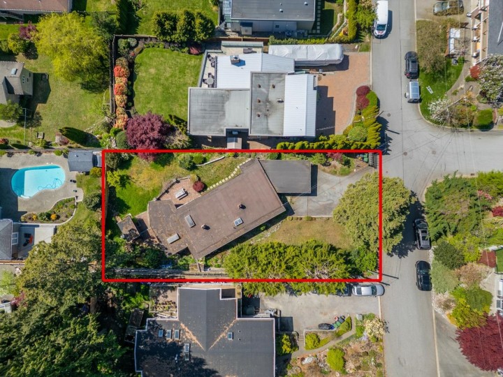 Photo 3 at 241 W Balmoral Road, Upper Lonsdale, North Vancouver